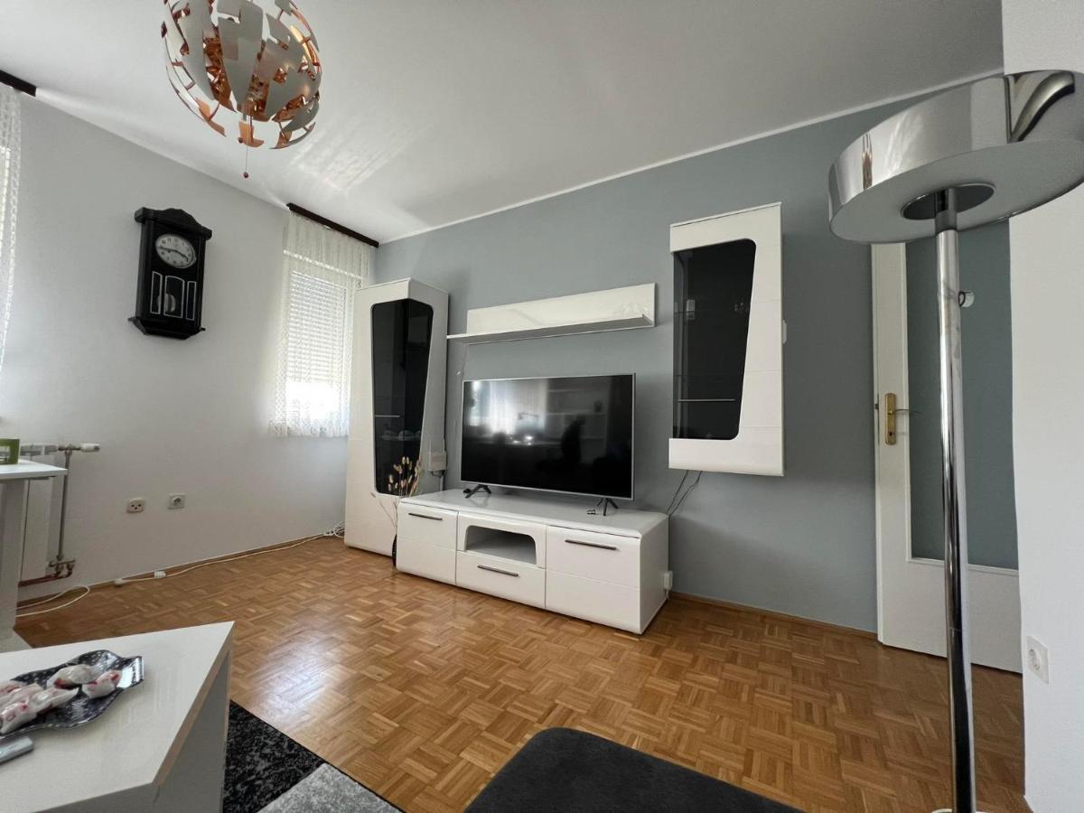 Appartement Stan U Centru Cakovca S Pogledom Na Park à Čakovec Extérieur photo